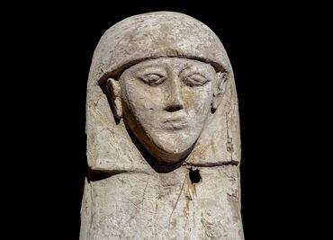 Descubren momia con joyas de hace 3 mil 600 años en Egipto