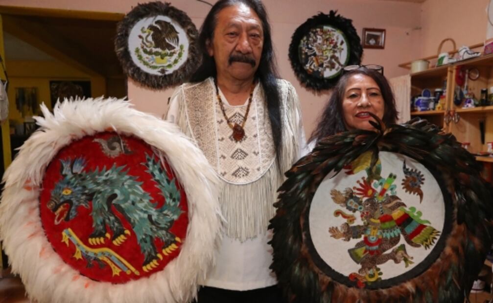 Jornadas de 9 horas y trajes de 15 kilos: el detrás de bambalinas de los concheros del Zócalo