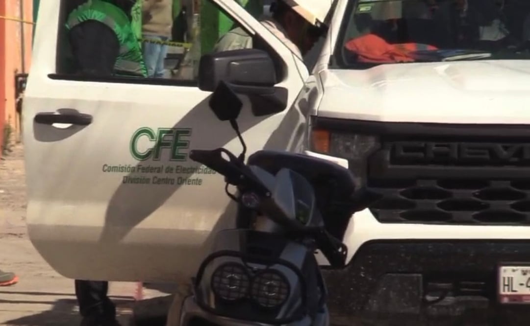 Elementos de Guardia Nacional y Sedena  realizan operativo para ejecutar un corte de energía eléctrica en una vivienda de adultos mayores en Tepeji Hidalgo.
Foto: Especial.