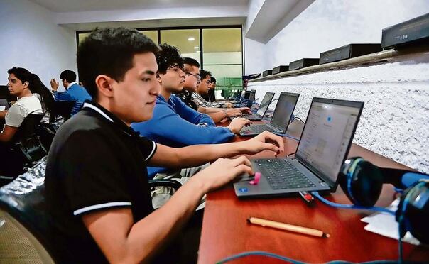 La inteligencia artificial cambiará drásticamente la demanda de habilidades en el futuro, estima la OCDE. Foto: Archivo / EL UNIVERSAL