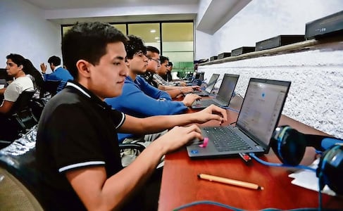 Mayor productividad por inteligencia artificial tomará 8 años, prevén