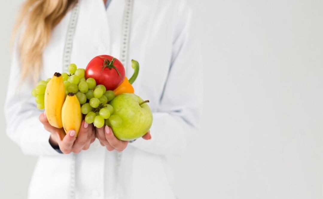 Te decimos cuales son los alimentos más económicas para bajar el colesterol. Fuente: Freepik.