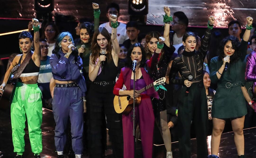 Julieta Venegas interpreta "Mujeres". Foto: Germán Espinosa/EL UNIVERSAL