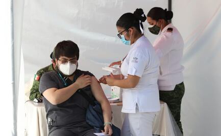 Continúa aplicación de vacuna a personal médico