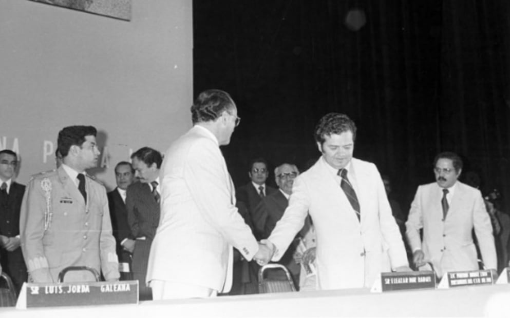 Luis Echeverría Álvarez y Porfirio Muñoz Ledo FOTO: Mediateca Nacional del
INAH