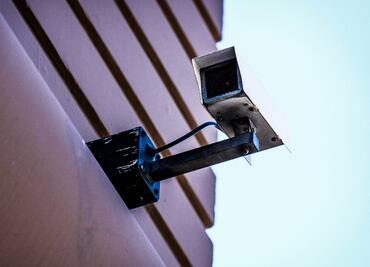 Qué permisos necesitas para instalar cámaras afuera de tu casa