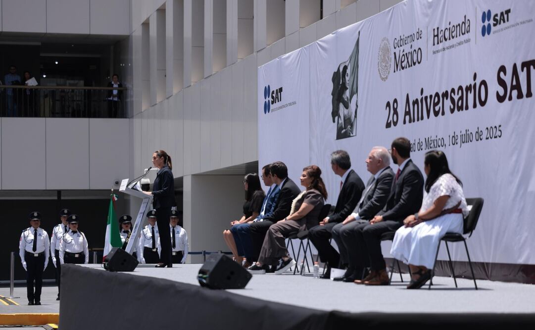 Sheinbaum encabeza ceremonia por el 28 aniversario del SAT. Foto: X @Claudiashein