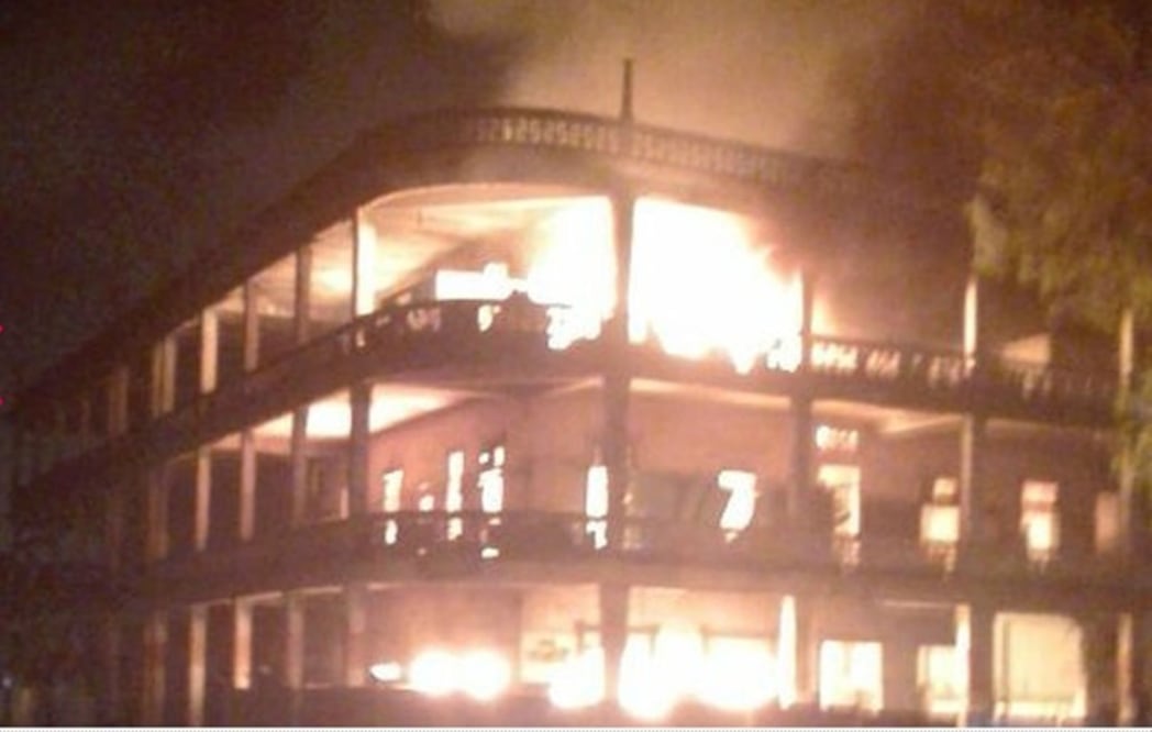 La Casa Wilcox, edificio histórico y emblemático de la ciudad panameña de Colón, frente al mar Caribe, registró un incendio anoche en un acto vandálico. (Foto: La Estrella de Panamá)