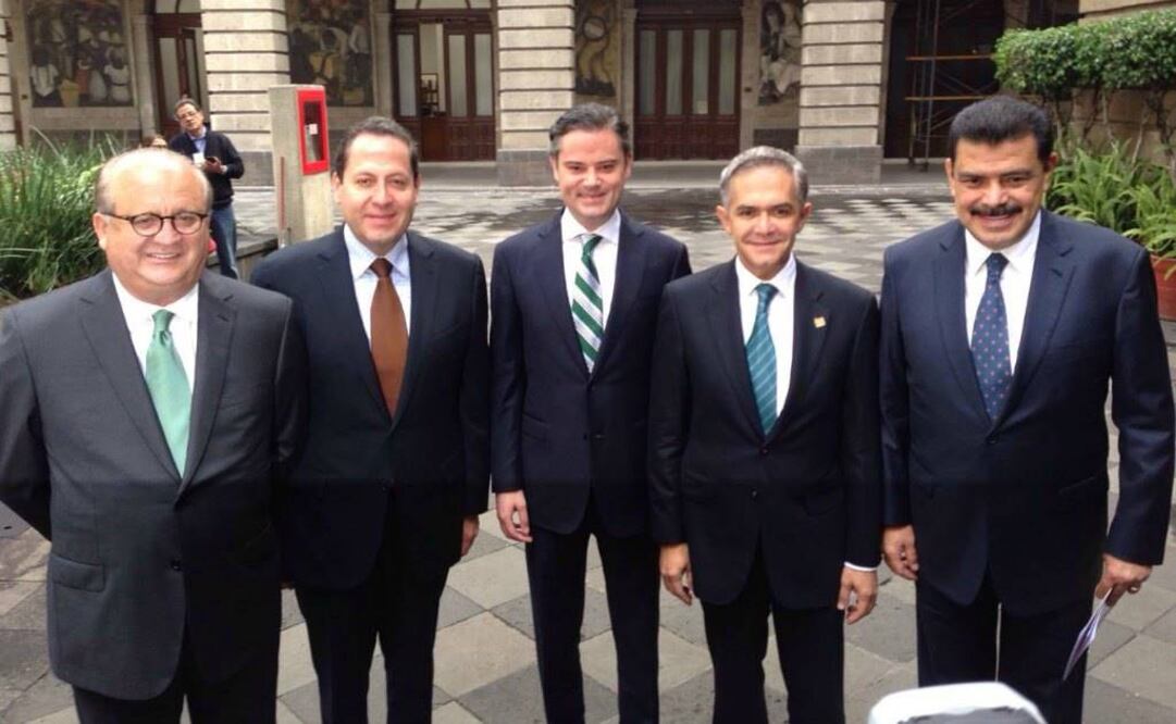 En el evento estuvieron el Gobernador de Morelos, Graco Ramírez; Edomex, Eruviel Ávila; el secretario de Educación, Aurelio Nuño; el jefe de Gobierno de CDMX, Miguel Ángel Mancera; y de Hidalgo, Francisco Olvera. Foto: Julián Sánchez