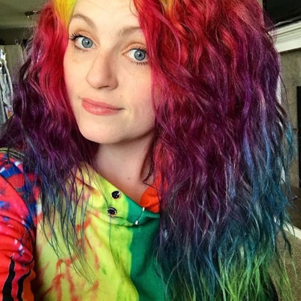 Estilista se inspira en el arte y la naturaleza para hacer increíbles looks