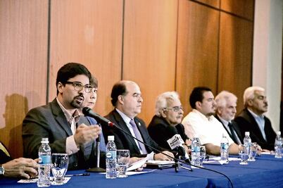 Maduro reclama a la Fuerza Armada ser "siempre leal"