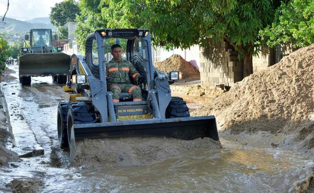 Defensa Nacional despliega maquinaria pesada en Plan DN-III-E por intensas lluvias en Querétaro, Hidalgo, Veracruz y Puebla. Foto: Especial