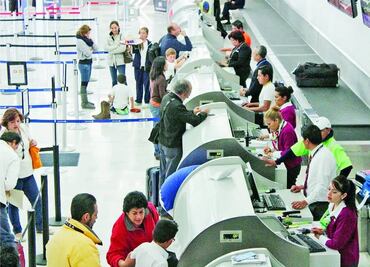 Profeco multa a 5 aerolíneas por cobros de primer maleta a EU y Canadá