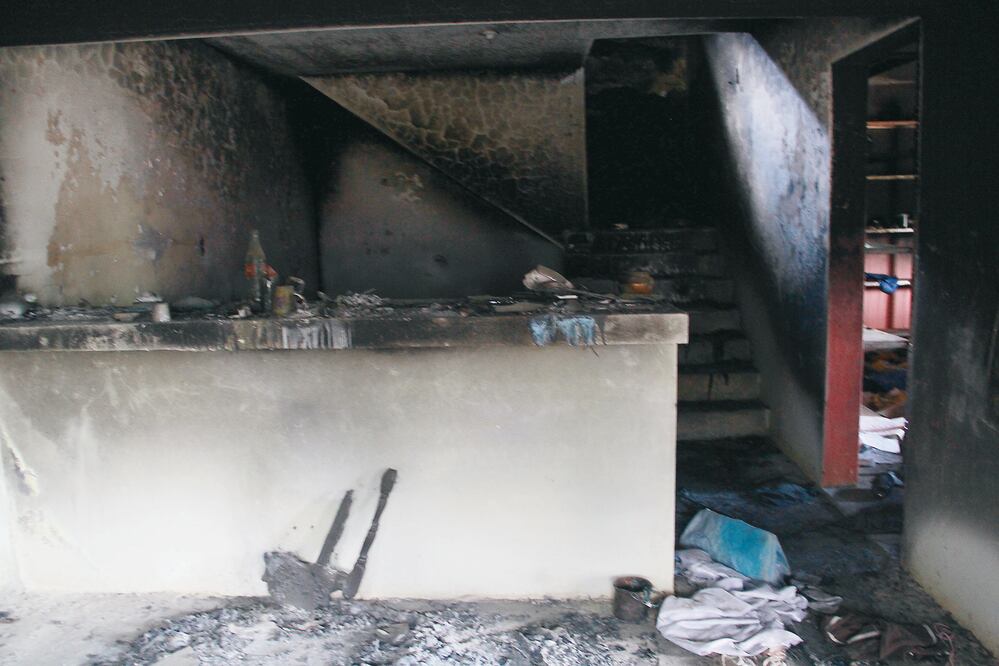 La disputa entre los cárteles desató una ola de violencia que provocó el éxodo de habitantes de Ocurague. Esta es una de las casas quemadas del pueblo