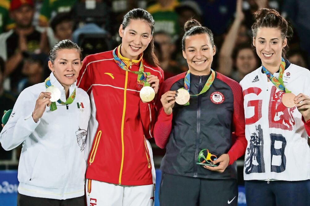 Al final de todo, el espíritu olímpico apareció durante la premiación del taekwondo femenil, en donde la mexicana María Espinoza lució sonriente con su metal plateado (IVÁN STEPHENS. EL UNIVERSAL)
