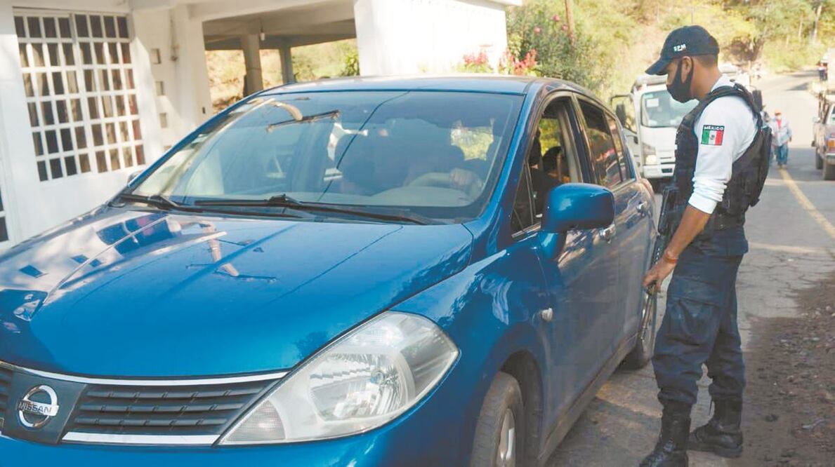 Policías de Amatepec y Tlatlaya supervisan los accesos. ESPECIAL