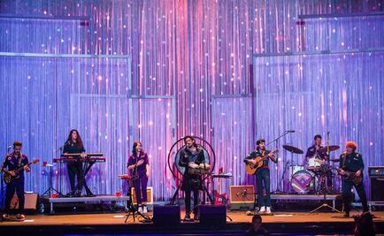 León Larregui ofrece noche fascinante en el Metropólitan