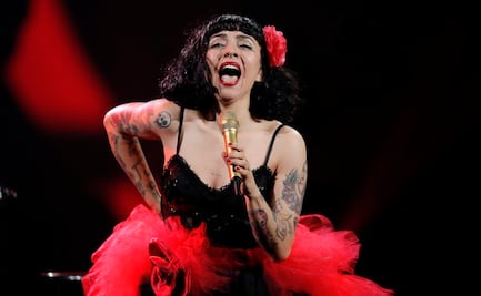 Mon Laferte sufre de ansiedad por la cuarentena y pinta toda su casa