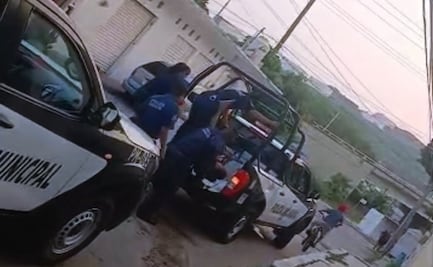 Captan en video a policías de Salina Cruz, Oaxaca golpeando a una mujer detenida; anuncian investigación