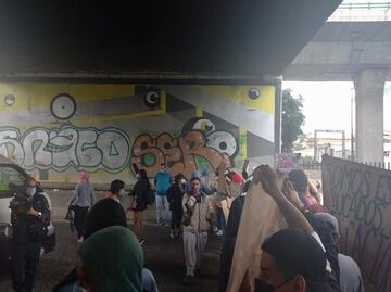 Alumnos de la FES Acatlán bloquean Periférico Norte tras nula respuesta de directivos