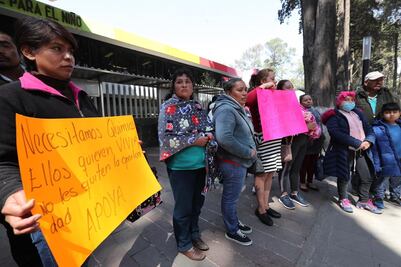 Padres de niños con cáncer de Toluca se manifiestan por falta de medicamentos