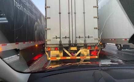 Senador de EU queda varado 27 horas en autopista por nevadas; sube fotos