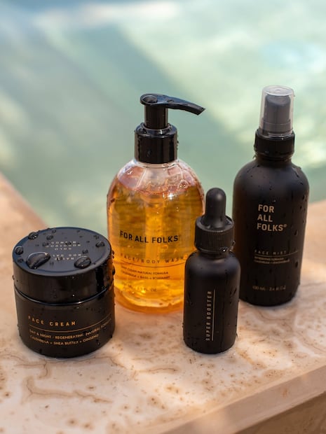 Productos sobre cuidado de la piel de For All Folks a base de caléndula. Foto: Instagram @forallfolks