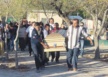 Despiden a bombero asesinado en Villa Unión