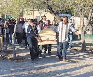 Despiden a bombero asesinado en Villa Unión