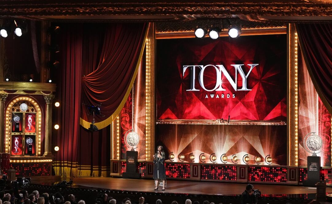 La presentadora Ariana DeBose habla en la 76a edición anual de los premios Tony el domingo 11 de junio de 2023 en el teatro United Palace de Nueva York. Foto: by Charles Sykes/Invision/AP, File.