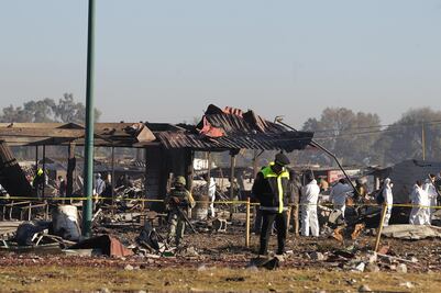 ISSSTE atiende a heridos tras explosión en Tultepec