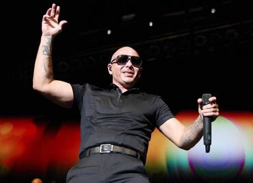 Pitbull hace enojar a exiliados cubanos