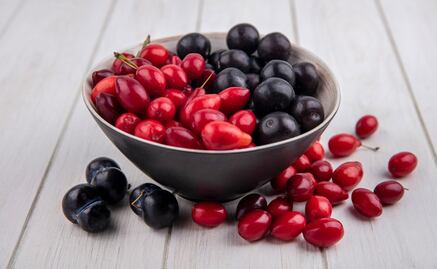 El poderoso fruto rojo que combate la pérdida de memoria