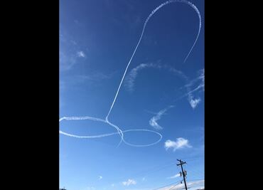 Marina de EU se disculpa por dibujo obsceno en el cielo