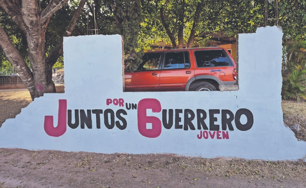 En casi todo el estado, principalmente en Acapulco, Chilpancingo, Iguala y Zihuatanejo, se pueden ver bardas, algunos espectaculares e incluso en el papel de las tortillas los nombres de algunos aspirantes de Morena a la candidatura. Foto: Arturo de Dios Palma y Salvador Cisneros/ EL UNIVERSAL