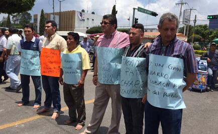 Obligan a caminar descalzos a más maestros de Chiapas por “traicioneros”