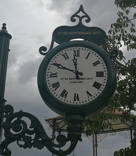 Colocan en Tehuantepec reloj que marca la hora exacta de terremoto del 7-S