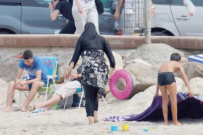Francia: frenan veto al uso del burkini