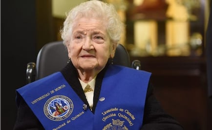 Termina su licenciatura a los 94 años