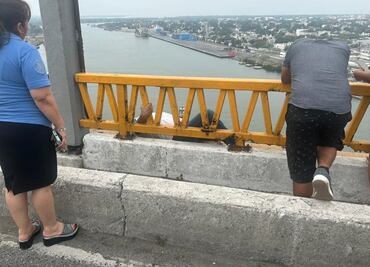 Policías evitan suicidio en el Puente Tampico