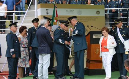 Salvador Cienfuegos entrega 50 condecoraciones a la “Distinción Militar” 