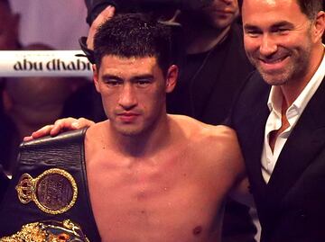 Dmitry Bivol le 'hace el feo' al Canelo Álvarez por una posible revancha