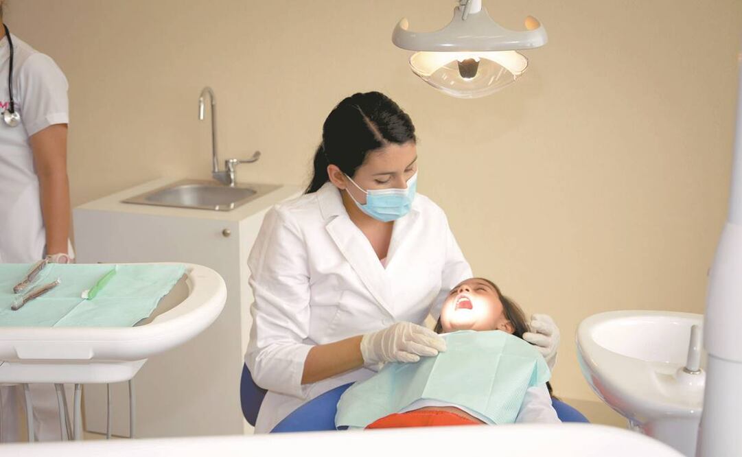 El IMSS invita a los derechohabientes a solicitar los servicios de Estomatología de forma segura para prevenir diversas enfermedades. Foto: Archivo/ EL UNIVERSAL. 