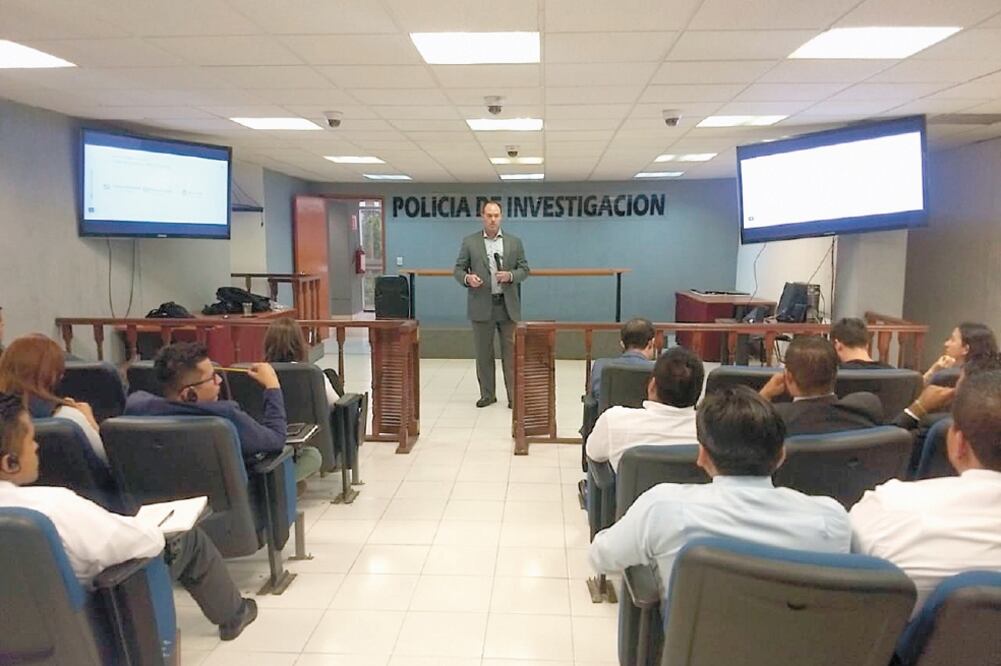 La Policía de Investigación (PDI) será la encargada de bajar de plataformas como Facebook y Twitter los contenidos con violencia de género. Foto/ESPECIAL