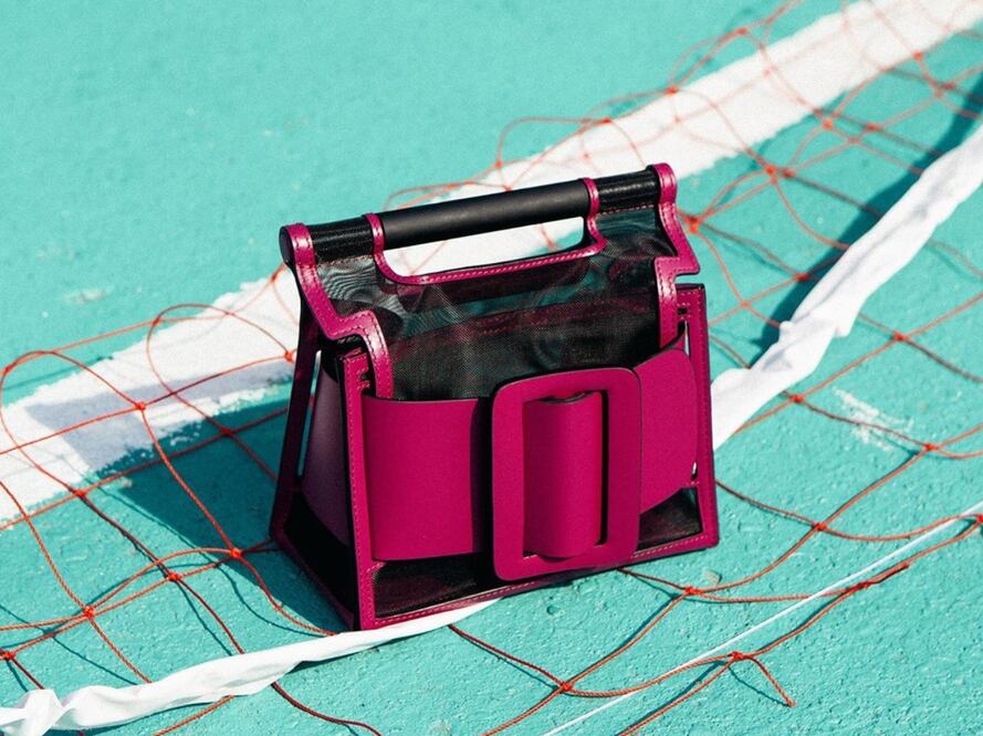 El bolso tiene un diseño que combina lo femenino y lo masculino. Foto:Instagram