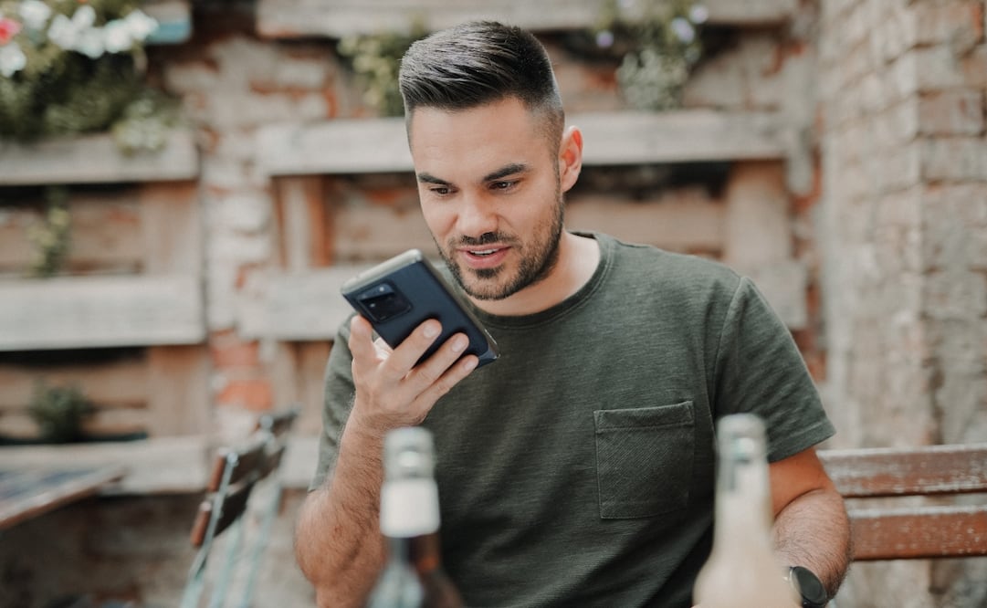 Las nuevas actualizaciones brindan mejoras en la manera de enviar mensajes de voz por WhatsApp. Imagen: Unsplash