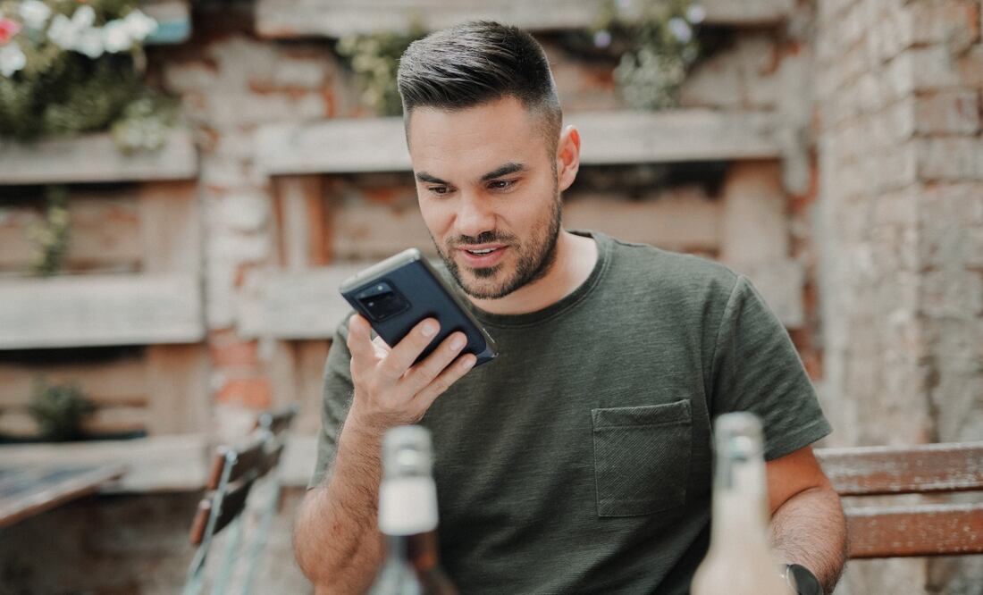 Las nuevas actualizaciones brindan mejoras en la manera de enviar mensajes de voz por WhatsApp. Imagen: Unsplash