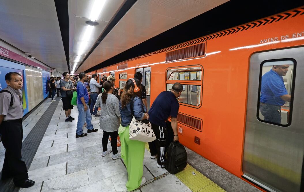 Usuarios de la Línea 1 señalaron que son insuficientes los trenes en el tramo Pantitlán-Isabel La Católica. Foto: Carlos Mejía El Universal