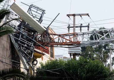 Cae antena de radiocomunicaciones en la GAM; deja daños en al menos dos inmuebles