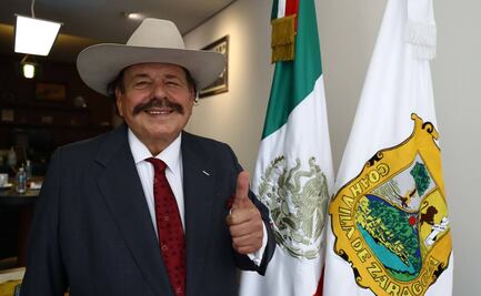 Senador morenista balconea al secretario y al general